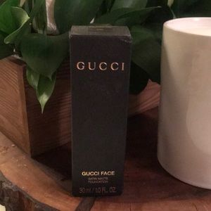 Gucci Face satin matte foundation #030